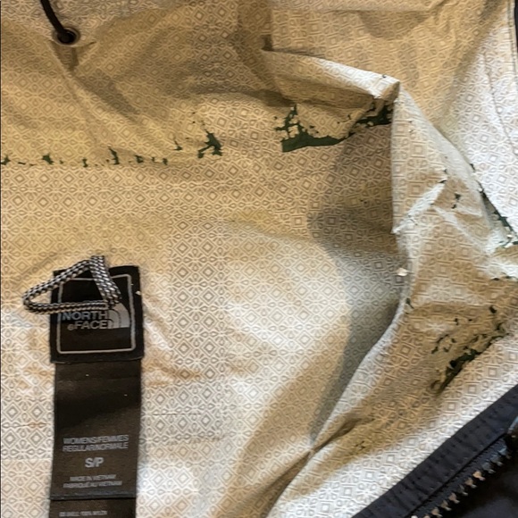 North face green rain jacket - Picture 4 of 5